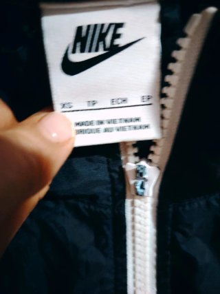 Chaqueta Nike Negra con Ribete Blanco