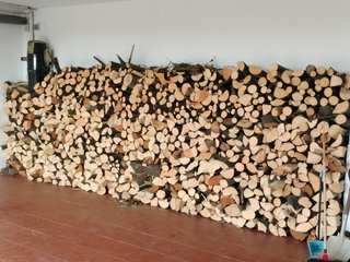 Leña seca para chimenea o barbacoa