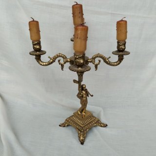 2 Candelabros Bronce con Figuras Chinas