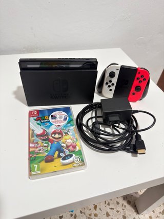 Nintendo Switch + Mario + Cargador