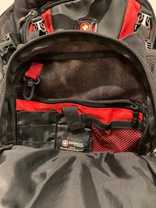 Mochila Swissgear Negra y Roja