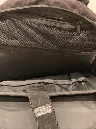 Mochila Swissgear Negra y Roja