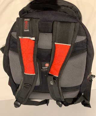 Mochila Swissgear Negra y Roja