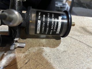 Bomba hidráulica calibración Beamex PG2900V 200 ba