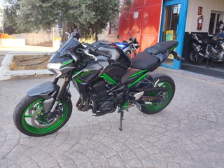 Kawasaki Z 900 2024 Negra/Verde