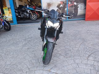 Kawasaki Z 900 2024 Negra/Verde
