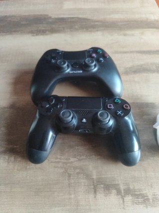 2 Mandos PS4 (1 Original, 1 No Original)