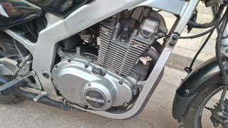 Motocicleta Suzuki GS 500E Naked