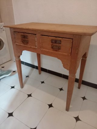 Mesa antigua rústica de madera