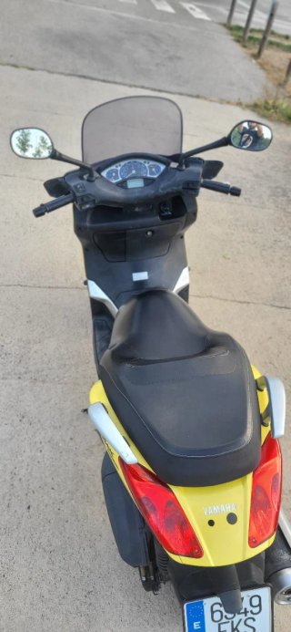 Yamaha Xmax Maxi Scooter Amarilla