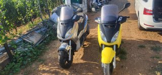 Yamaha Xmax Maxi Scooter Amarilla