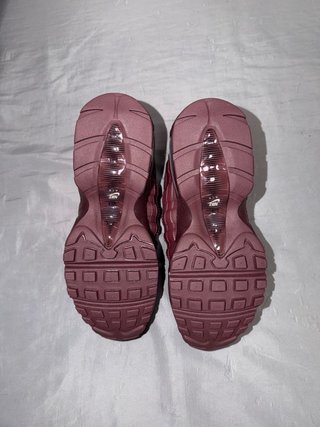 Nike Air Max 95 “ Burgundy/Team Gold ” Talla 39