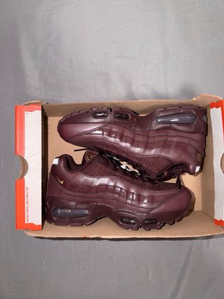 Nike Air Max 95 “ Burgundy/Team Gold ” Talla 39