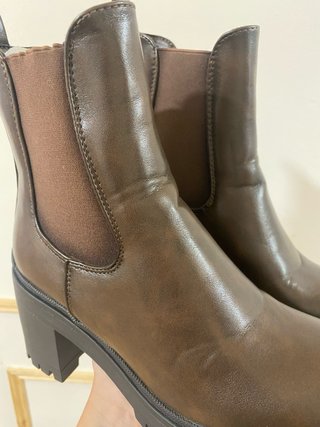 Botines marrones con tacón y suela track