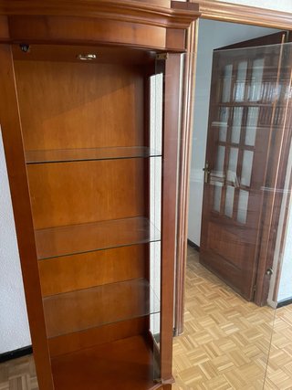 Vetrina in legno con luce