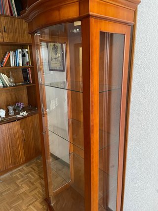 Vetrina in legno con luce