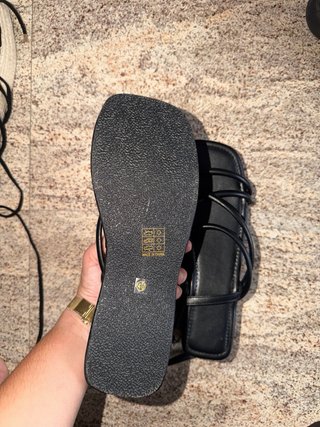 Sandalias negras de tiras