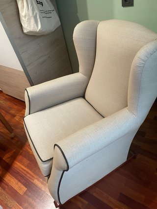 Sillón mecedora beige tela