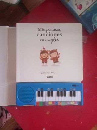 Mis primeras canciones en inglés. Libro piano