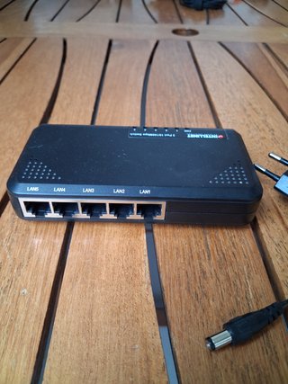 SWITCH INTELLINET 5 PUERTOS