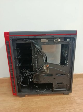 Caja PC NZXT Negra y Roja con Ventana