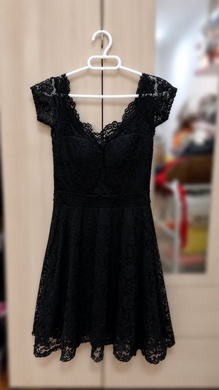 Vestido negro de encaje elegante