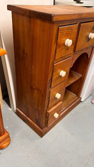 Mobile in legno con cassetti e ripiani