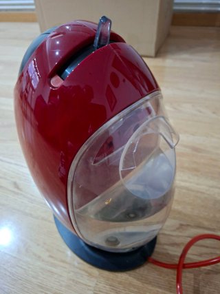 Cafetera Dolce Gusto DeLonghi Roja