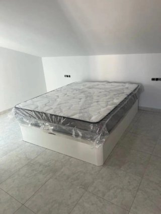 Divano letto a ribalta in legno con materassi in memory foam