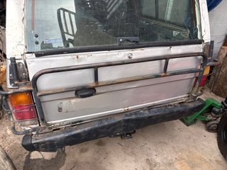 Defensa trasera y soporte rueda Nissan Patrol