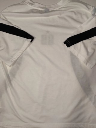 Camiseta Shein blanca con número 98