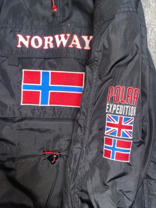 Forro polar Norway negro y rojo