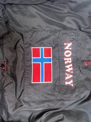 Forro polar Norway negro y rojo