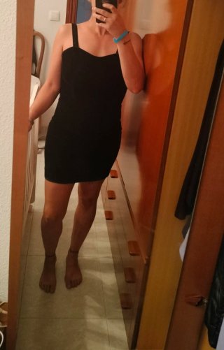 Vestido negro con chaqueta torera