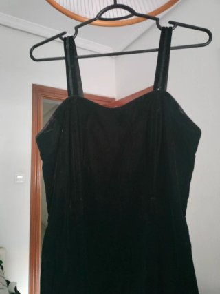 Vestido negro con chaqueta torera