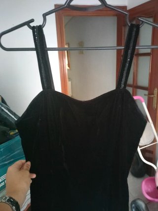 Vestido negro con chaqueta torera
