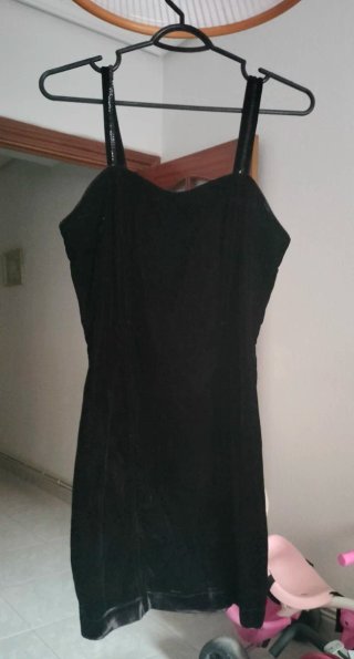 Vestido negro con chaqueta torera