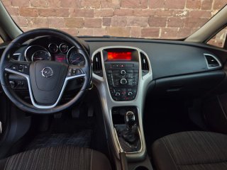 Opel Astra 2012