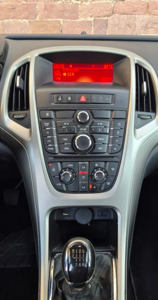 Opel Astra 2012