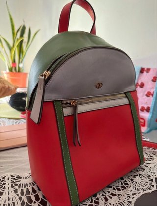 Mochila pequeña poco usada