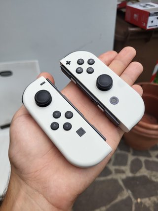 Nintendo Switch OLED Bianca