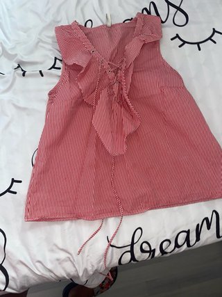 Vestido de verano blanco con detalles