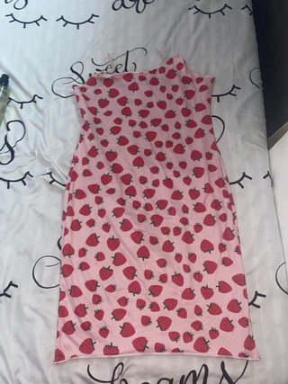 Vestido de verano blanco con detalles
