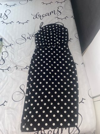 Vestido de verano blanco con detalles