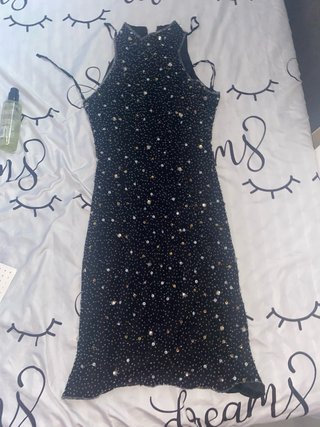 Vestido de verano blanco con detalles