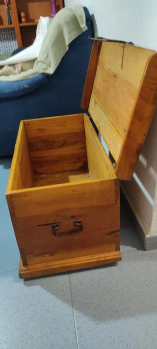 Baul antiguo de madera
