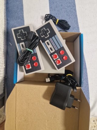 Mini console con 620 giochi classici