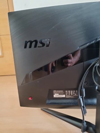 Monitor a Schermo Nero da 24 Pollici