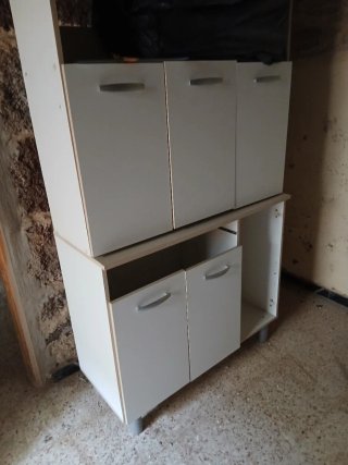Mueble de cocina de madera cabecero y pasa platos.