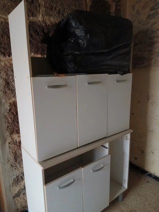 Mueble de cocina de madera cabecero y pasa platos.